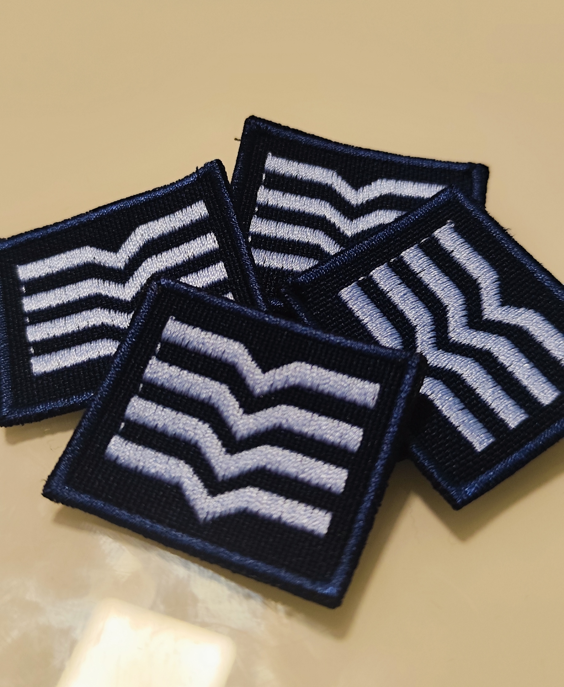 Insignia bordada para bibico - 2º Sargento